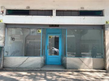 Local comercial · 30m² · 1 Ambiente · Villa del Parque Local 6x5 C/persiana Automatica