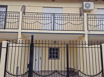 Casa · 58m² · 3 Ambientes · 1 Cochera · Excelente Duplex Nuevo de 3 Ambientes con Cochera
