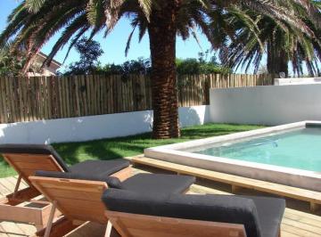 Casa · 270m² · 5 Ambientes · 1 Cochera · La Barra Alquiler Casa Allure Tm 3851