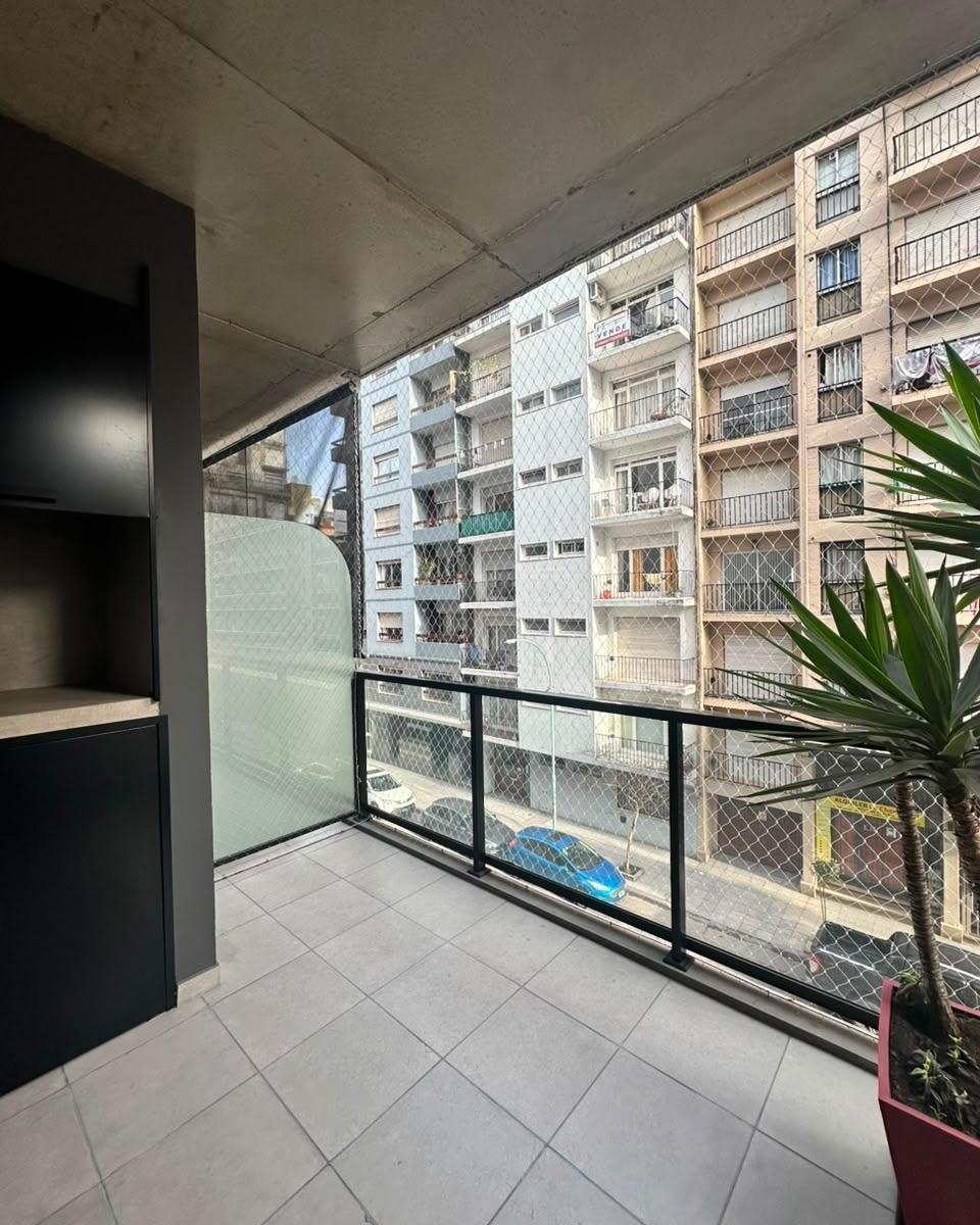 Venta departamento 2 ambientes al frente con balcón terraza y cochera