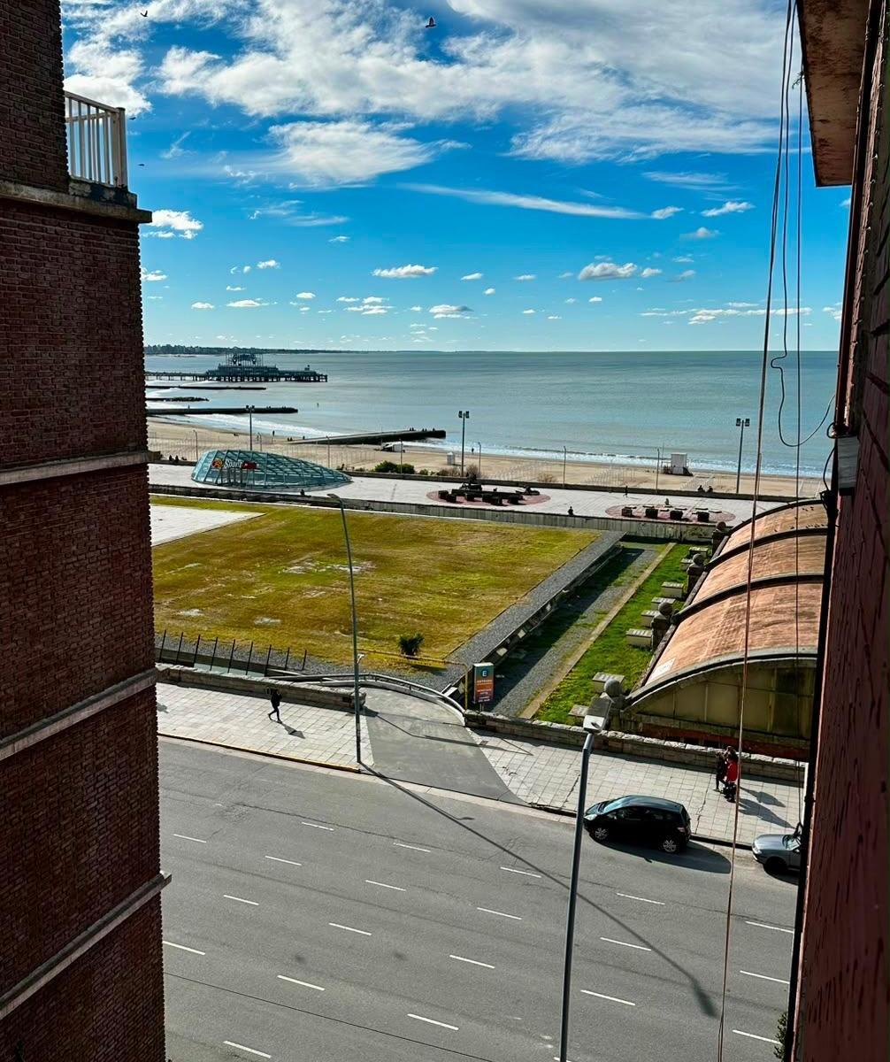 Venta departamento 1 ambiente al lateral con balcón francés | vista lateral al mar