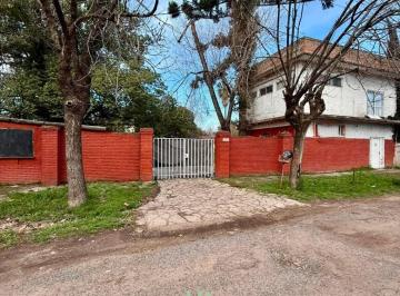 Casa · 1089m² · Se Vende Excelente Propiedad Ideal Inversores en Moreno - Financia.