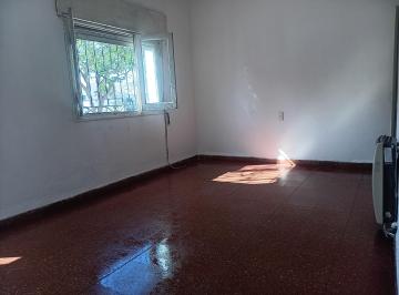 Casa de 8 ambientes, Villa Dolores · Casa de 3 Dorm., Más Departamento Al Fondo en Terreno con Potencial