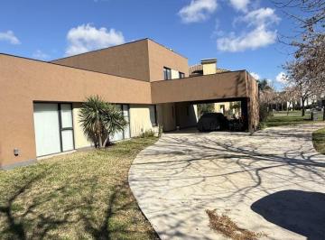 VTE-VTE-953_2 · Alquiler Casa 6 Amb en Terravista con 3 Dorms, Escritorio, Playroom, Lote Centra