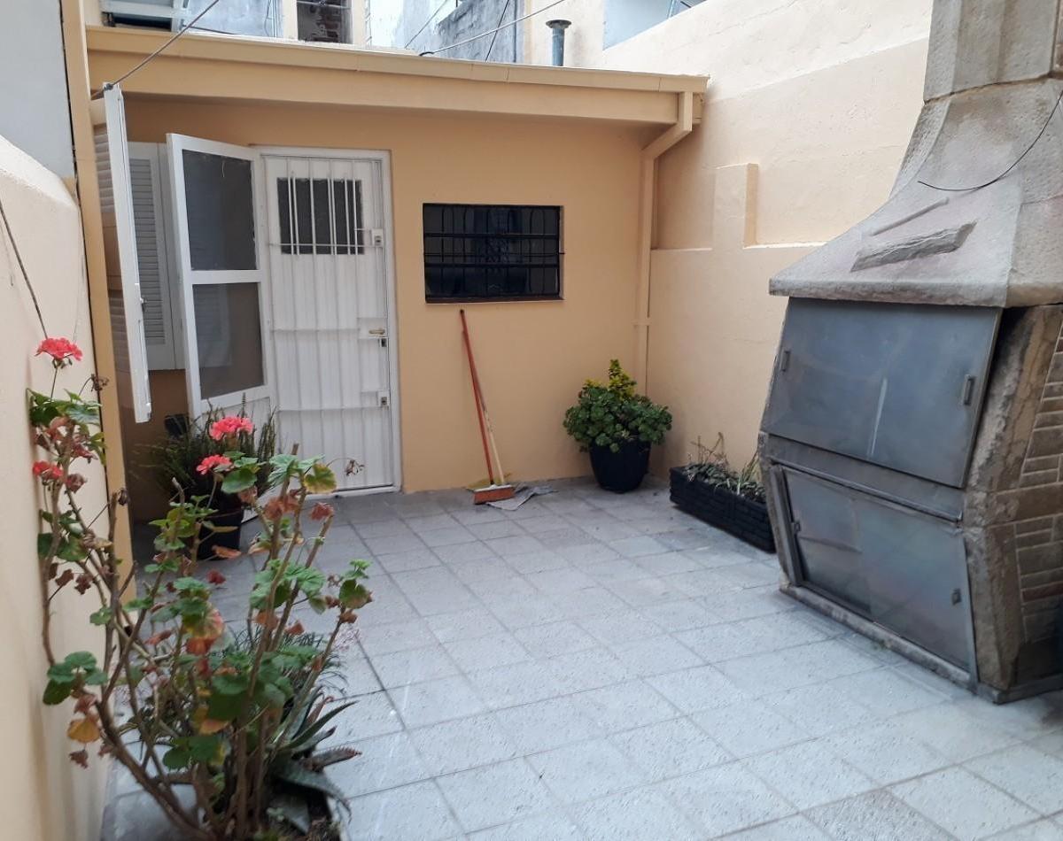Ph de 2 ambientes ubicado en planta baja con patio y parrilla