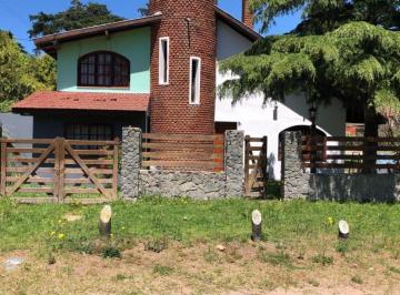 Casa de 4 ambientes, Villa Gesell · Casa de 4 Ambientes en Venta - Lote 873 m² - Piscina - Villa Gesell Sur