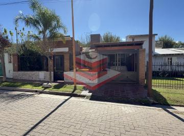 Casa · 215m² · 7 Ambientes · 1 Cochera · Casa en Venta con Pileta en Santa María Salida a Dos Calles Gas Natural a 50 m Ruta 38 Ref 3068
