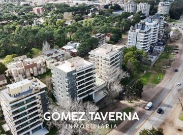 Departamento · 122m² · 4 Ambientes · 1 Cochera · Departamento en Dúplex Sobre Av Bunge.