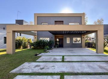 Casa · 178m² · 5 Ambientes · 2 Cocheras · Casa en Alvarez del Bosque