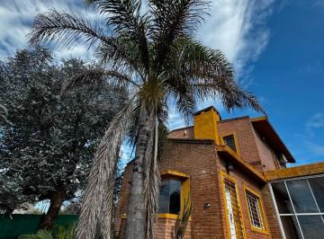 Casa · 4 Dormitorios · 1 Cochera · Casa - Villa La Bolsa