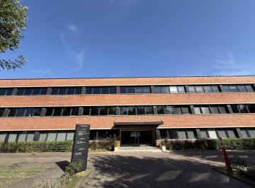 Oficina comercial · 196m² · 9 Ambientes · 4 Cocheras · Oficina en Alquiler con Cocheras en Lomas San Isidro