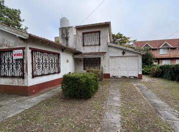 Casa de 2 ambientes, La Lucila del Mar · Chalet Solo en un Lote