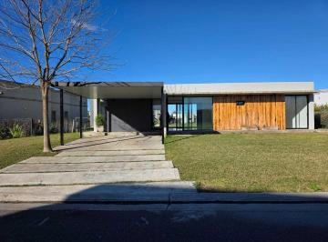 Casa · 170m² · 5 Ambientes · 1 Cochera · Casa en Alquiler en Haras Santa Maria, Escobar, G. B. a. Zona Norte