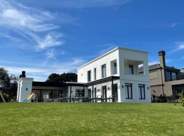 Casa · 290m² · 4 Ambientes · Casa en Alquiler - Rumenco