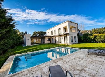 Casa · 290m² · 4 Ambientes · Casa en Alquiler - Rumenco