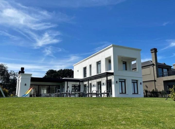 Casa · 290m² · 4 Ambientes