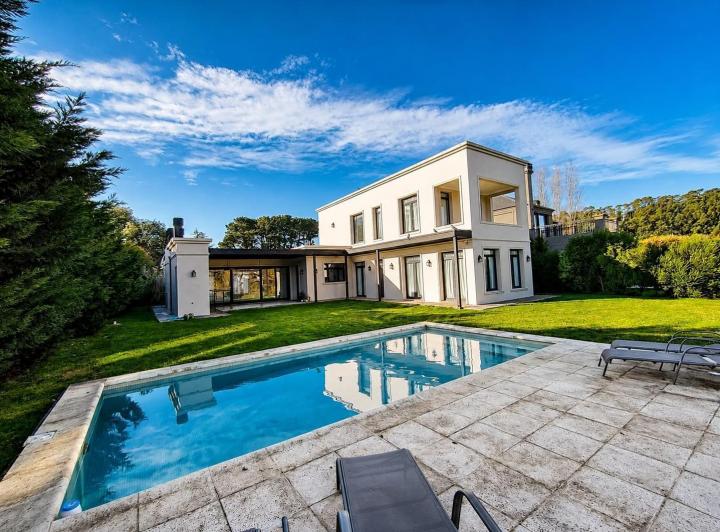 Casa · 290m² · 4 Ambientes