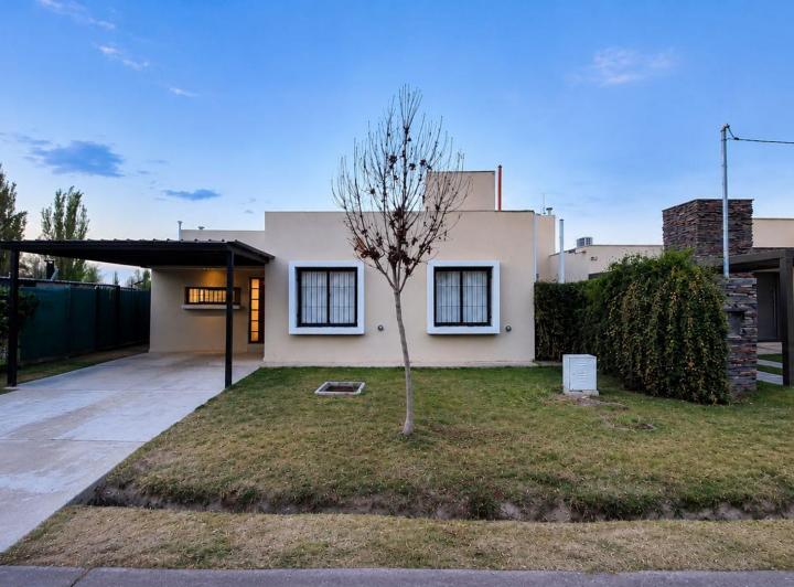 Casa · 85m² · 2 Ambientes · 1 Cochera