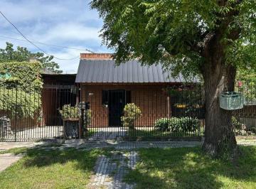 Casa · 130m² · 5 Ambientes · 2 Cocheras · Oportunidad! Casa Familiar con Gran Parque