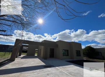 Casa · 137m² · 4 Ambientes · Casa - Los Alcanfores