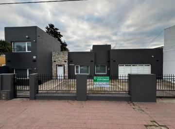 Casa de 5 ambientes, Necochea · Casa en Venta con Cochera. Necochea
