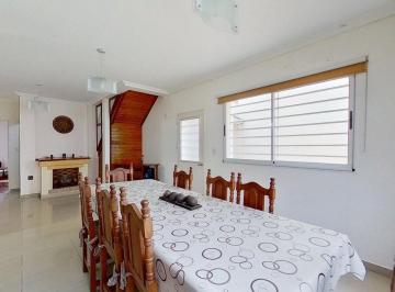 Casa · 180m² · 5 Ambientes · 2 Cocheras · Venta Casa 5 Amb Lomas de Zamora Credito y Permuta