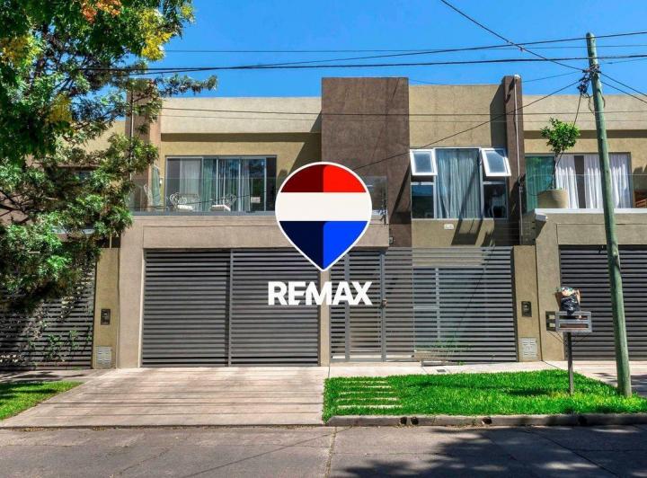 Casa · 205m² · 5 Ambientes · 2 Cocheras