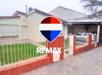 Casa · 230m² · 3 Ambientes · 1 Cochera · Casa en Venta Macrocentro