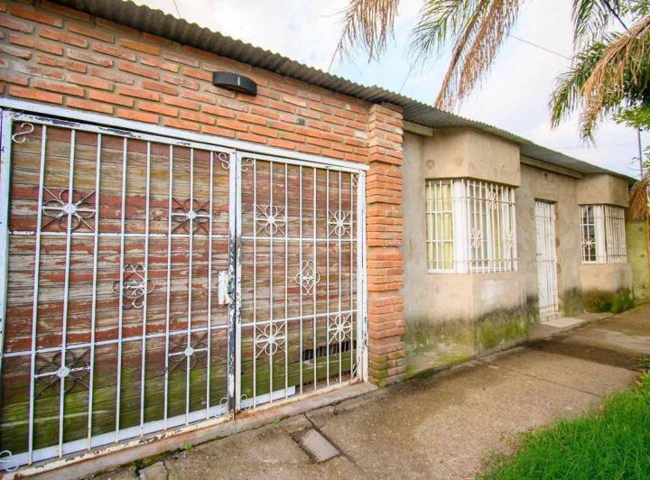 Casa · 75m² · 4 Ambientes · 2 Cocheras