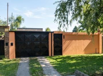 Casa · 180m² · 5 Ambientes · 1 Cochera · Venta Casa 2 Dorm y con Pileta en Altos del Sauce