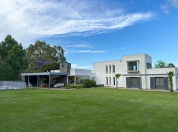 Casa · 330m² · 6 Ambientes · 4 Cocheras · Hermosa Casa en Venta, "Chacras del Paraiso"