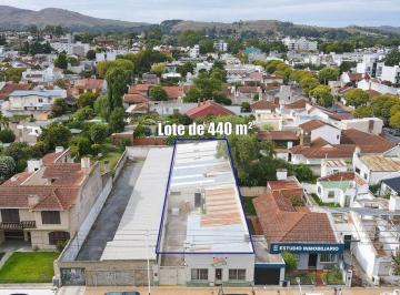 Local comercial · 358m² · 2 Cocheras · Local con Oficinas y 2 Galpones Semicentro Tandil
