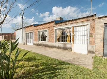 Casa · 120m² · 3 Ambientes · 1 Cochera · Venta Casa en Santo Tome, Ideal Primera Vivienda.