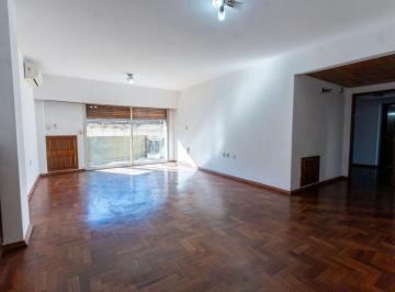 Departamento · 200m² · 8 Ambientes · 1 Cochera · Venta Piso de 4 Dorm. en Zona Centro