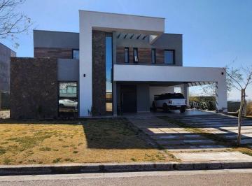 Casa · 370m² · 7 Ambientes · 2 Cocheras · Venta Casa en Barrio Privado Mendoza Norte Country