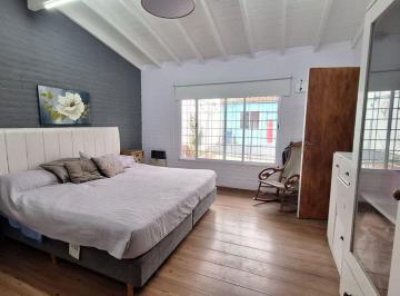 Casa · 85m² · 3 Ambientes · 1 Cochera · Venta Casa 3 Ambientes Quincho y Patio - Bernal