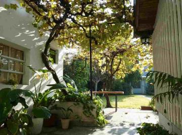 Casa · 144m² · 5 Ambientes · 1 Cochera · Venta Casa Lote Propio en Loma Hermosa