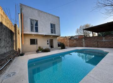 Casa · 165m² · 4 Ambientes · Casa Multifamiliar 4 Ambientes Pileta Lavadero