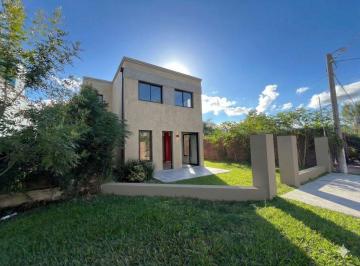 Casa · 120m² · 3 Ambientes · 1 Cochera · Venta Casa en Construccion Ibarlucea