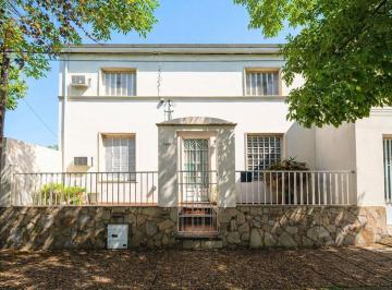 Casa · 151m² · 5 Ambientes · 2 Cocheras · Casa en Venta de 3 Dorm. Cochera. Arroyito