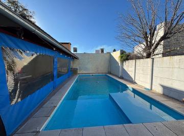 Casa · 107m² · 4 Ambientes · 1 Cochera · Venta Casa 3 Dorm. - Pileta - Quincho - Cochera