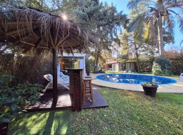 Casa · 200m² · 3 Ambientes · 1 Cochera · Venta Casa Quinta 3 Ambientes Berazategui 1200 m²