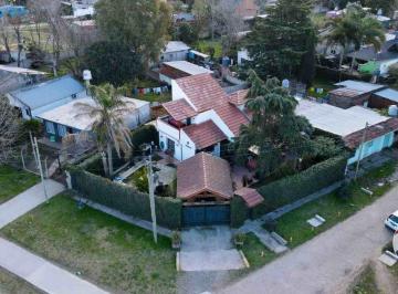 Casa · 120m² · 5 Ambientes · 1 Cochera · Casa 5 Amb. Venta Glew Apta Movilidad Reducida