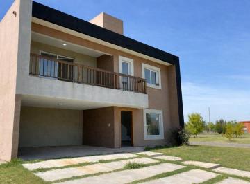 Casa · 210m² · 5 Ambientes · 2 Cocheras · Casa 4 Ambientes Venta Santo Domingo, San Vicente