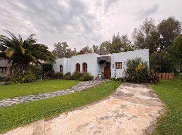 Casa · 130m² · 4 Ambientes · Venta Casa 4 Amb C/jardin Apta Cred El Paraiso