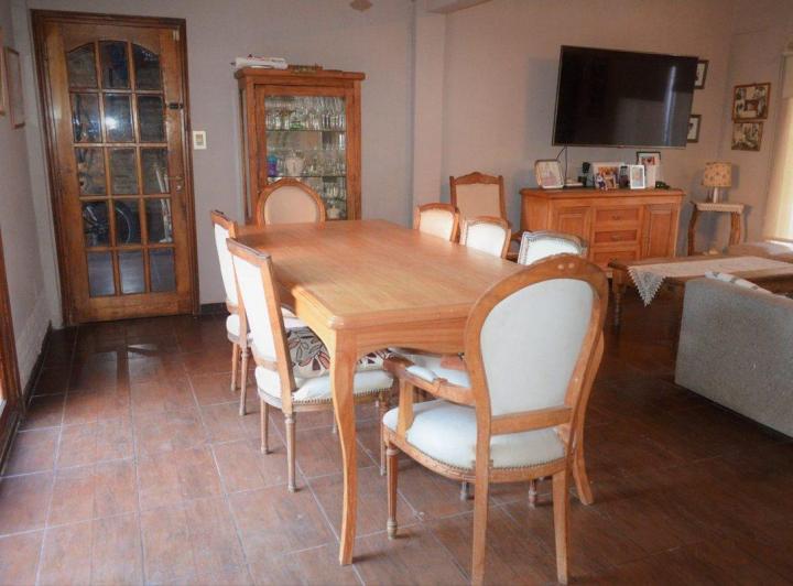Casa · 200m² · 5 Ambientes · 2 Cocheras