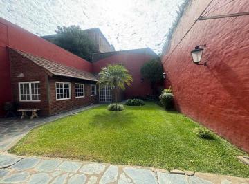 PH · 290m² · 5 Ambientes · 1 Cochera · Venta Casa 5amb Jardin/quincho/cochera A/c V. Lopez