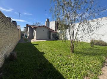 Casa · 78m² · 3 Ambientes · 1 Cochera · Casa 3 Ambientes Venta Moreno Parque Cochera