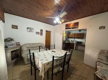 Casa · 76m² · 4 Ambientes · 1 Cochera · Casa en Venta 4 Amb en William Morris Parque