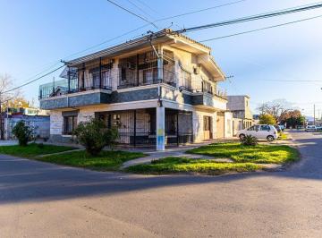 Casa · 209m² · 4 Ambientes · 1 Cochera · Casa en Venta 3 Dorm. Cochera Apta Credito